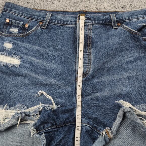 Levi's 501 Shorts Women 18W Blue Normcore Distressed Bikercore Raw Hem Med Wash - Picture 5 of 8